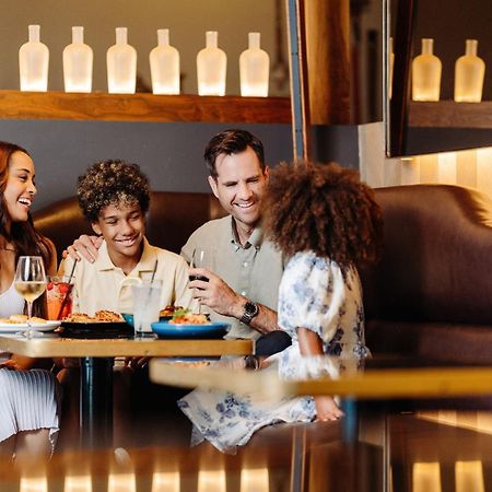 Отель The Westin New York At Times Square Экстерьер фото Guests enjoying a meal at the restaurant