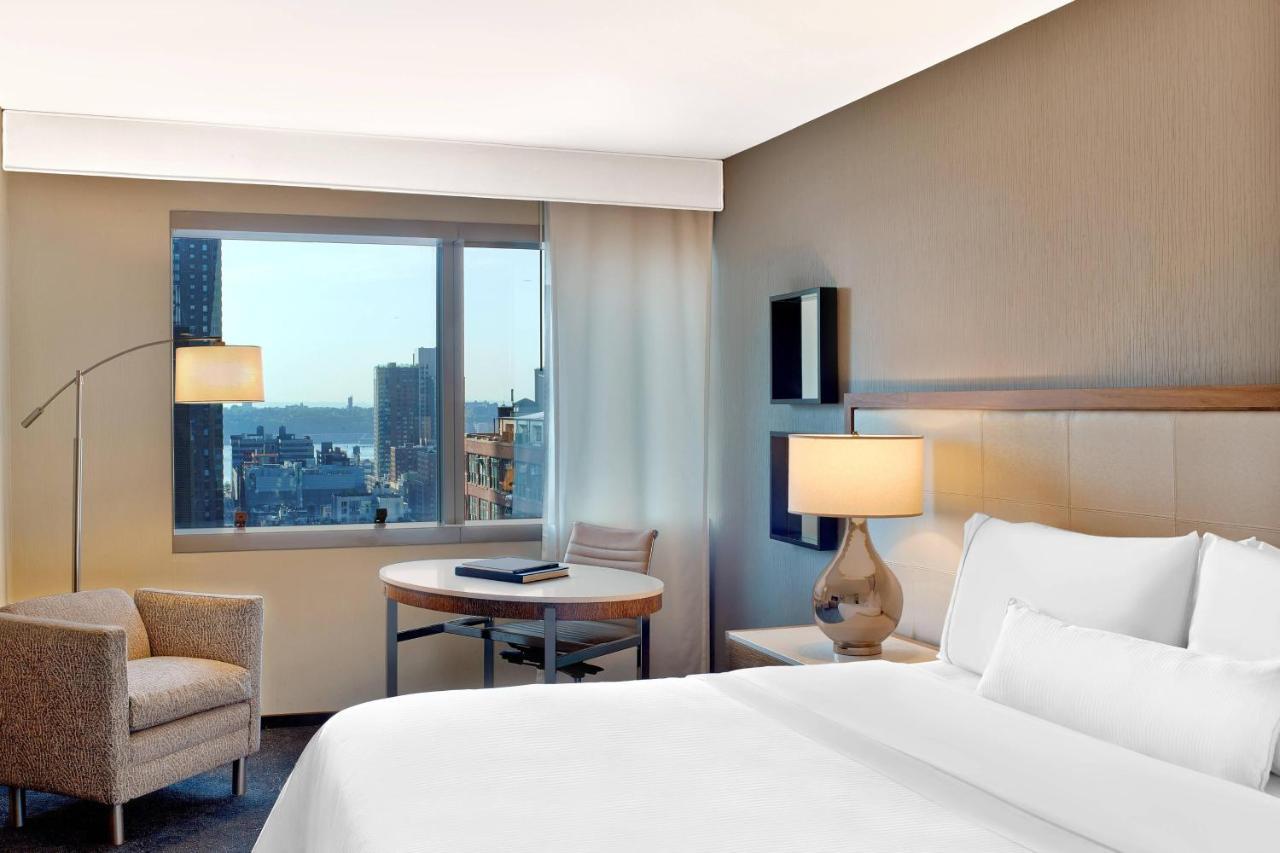 Отель The Westin New York At Times Square Экстерьер фото A guest room at the Westin Palace Madrid