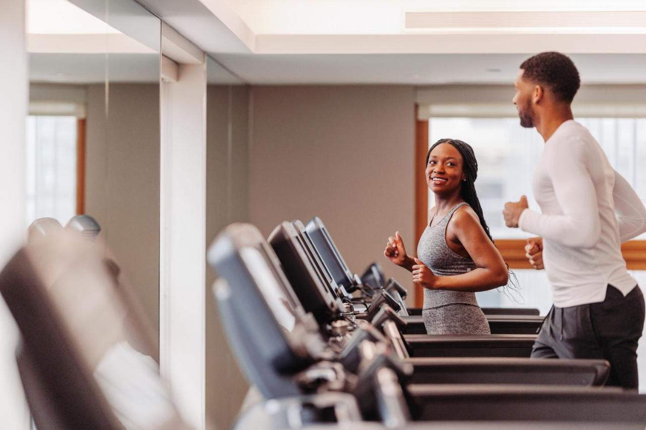 Отель The Westin New York At Times Square Экстерьер фото The gym at the London Bridge Hotel