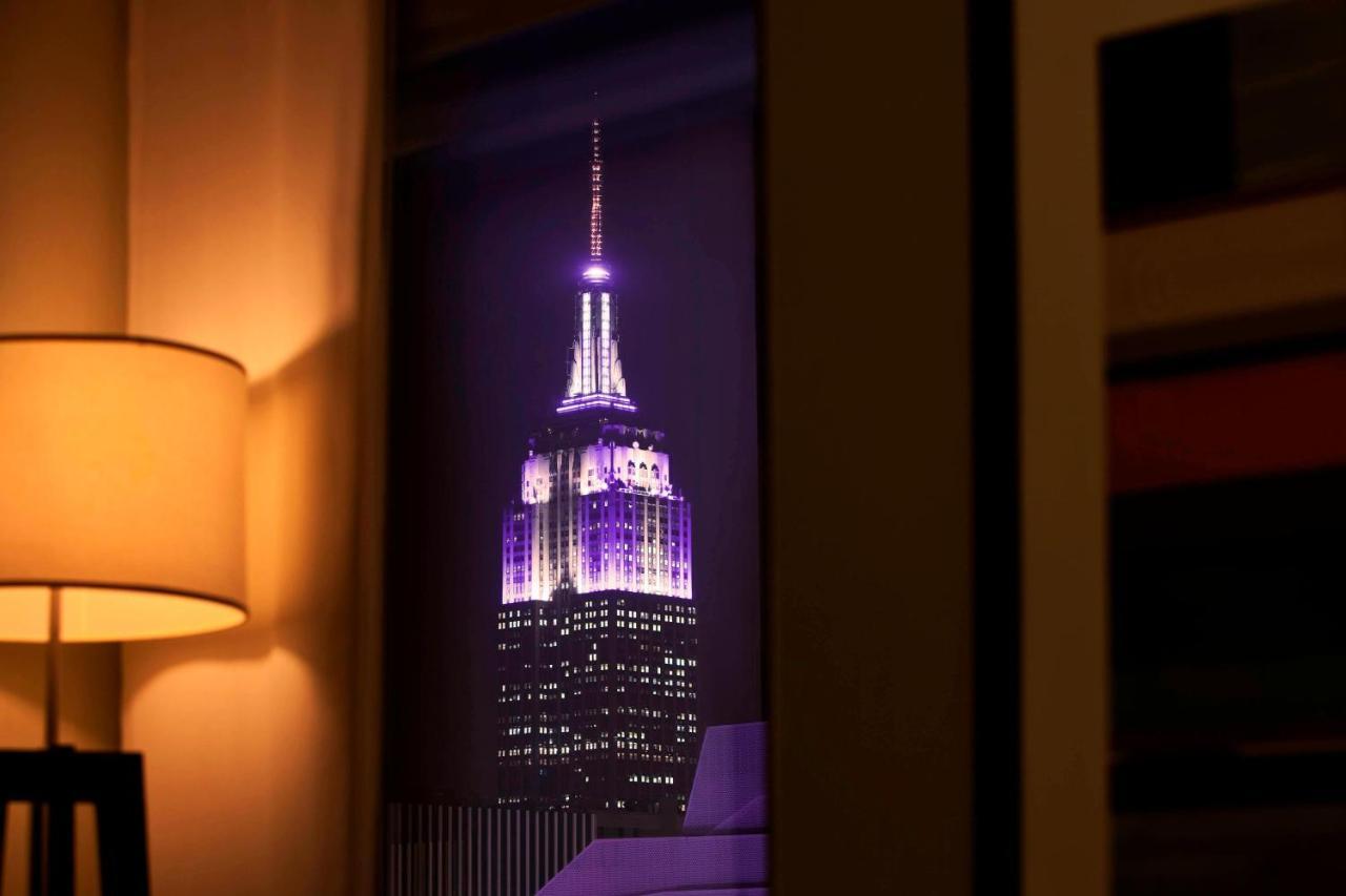 Отель The Westin New York At Times Square Экстерьер фото