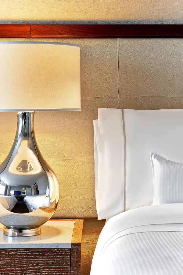 Отель The Westin New York At Times Square Экстерьер фото