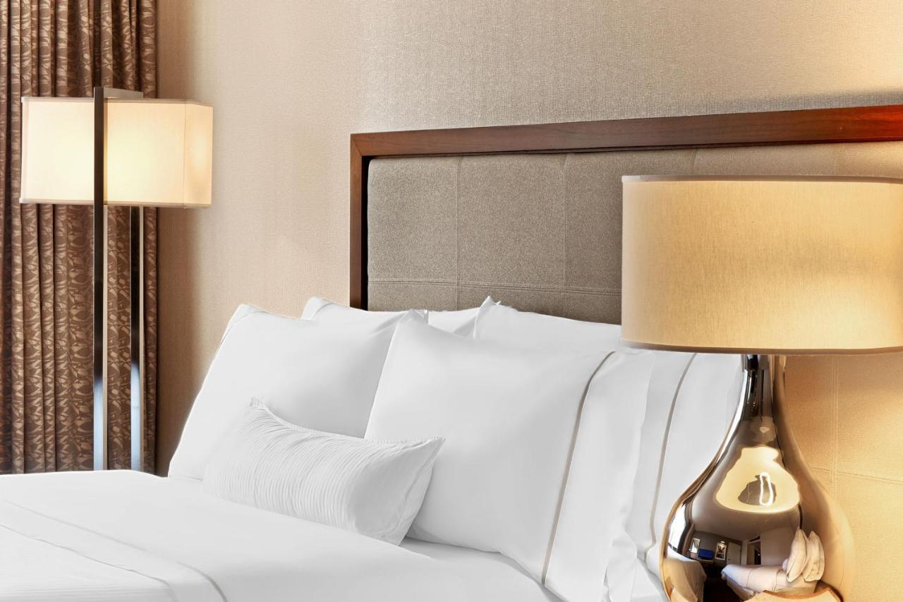 Отель The Westin New York At Times Square Экстерьер фото