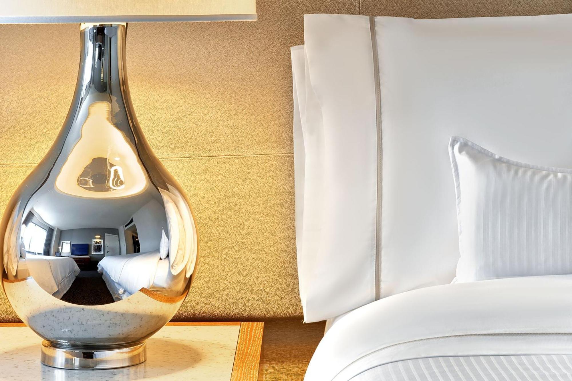 Отель The Westin New York At Times Square Экстерьер фото A lamp in a hotel room