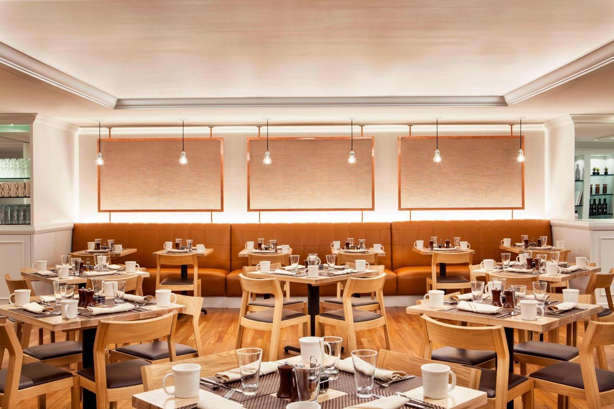 Отель The Westin New York At Times Square Экстерьер фото The restaurant at the National Portrait Gallery