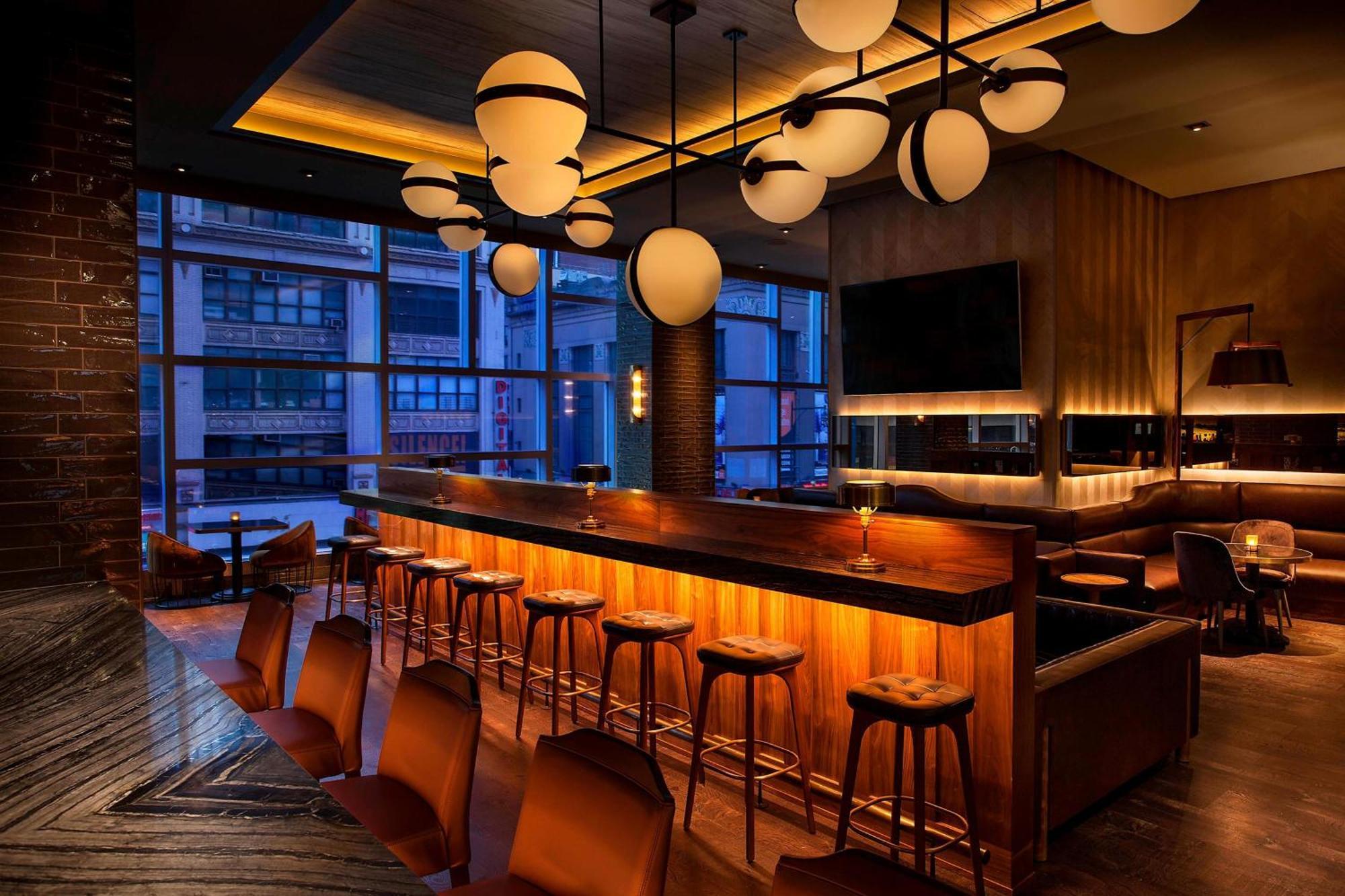 Отель The Westin New York At Times Square Экстерьер фото The bar at the 1905