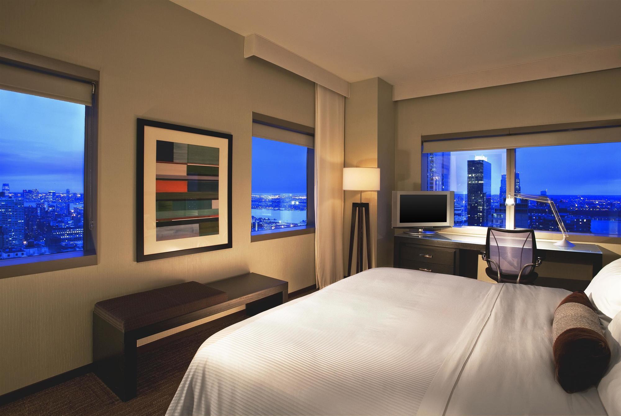 Отель The Westin New York At Times Square Экстерьер фото A guest room at the Westin Palace, Seoul