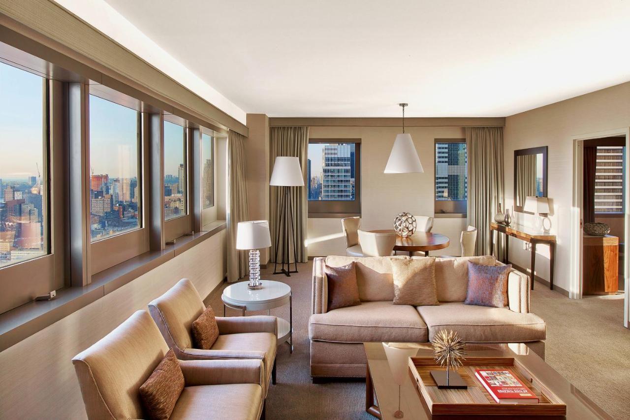Отель The Westin New York At Times Square Экстерьер фото A suite at the Mandarin Oriental, New York