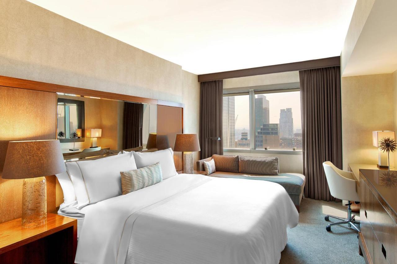 Отель The Westin New York At Times Square Экстерьер фото A guest room at the Westin Mumbai International